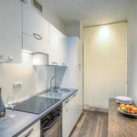 Right House Di Via Sulis - Neighborhood In The Town * 卡利亚里
